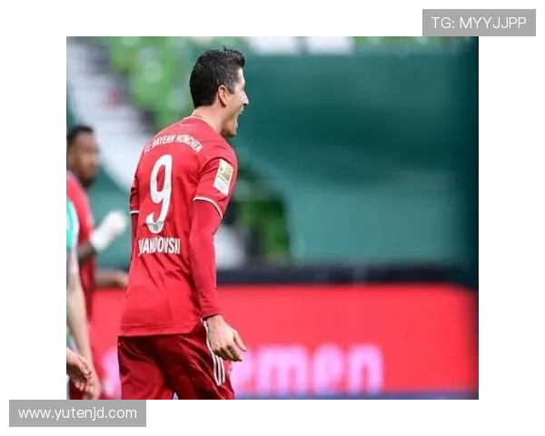 莱万状态火热欧冠赛场10场打入12球稳居射手榜首位